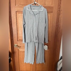 Aria cotton bland, gray lace trimmed pj set
